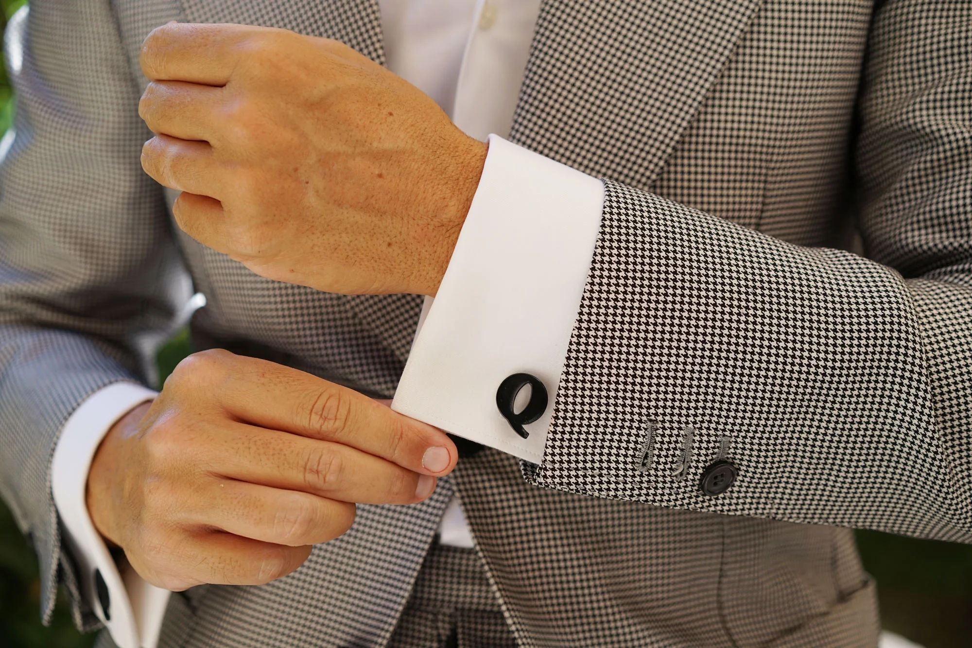 Black And Gold Letter Q Cufflinks - Image 9