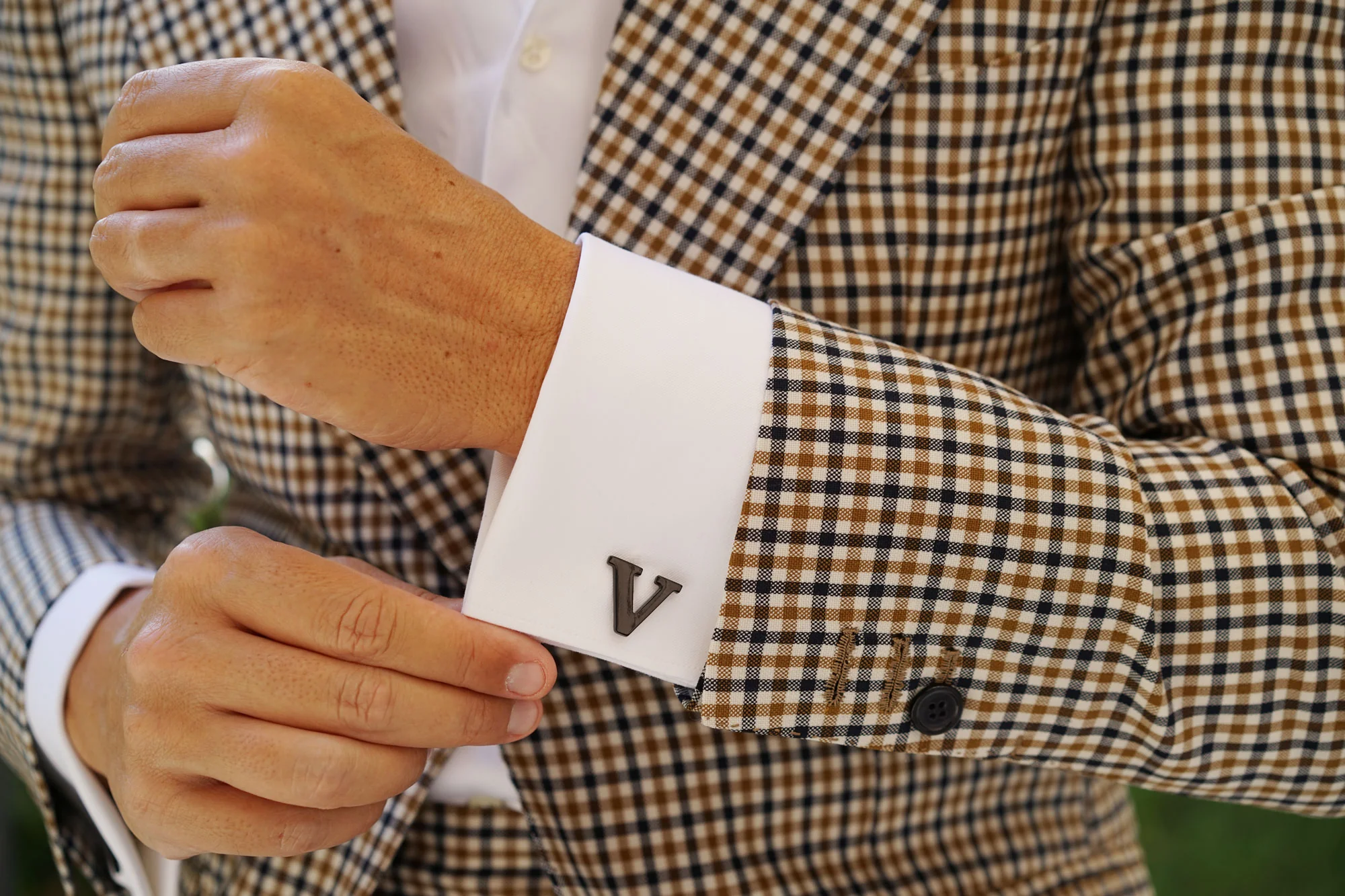 Black And Gold Letter V Cufflinks - Image 7