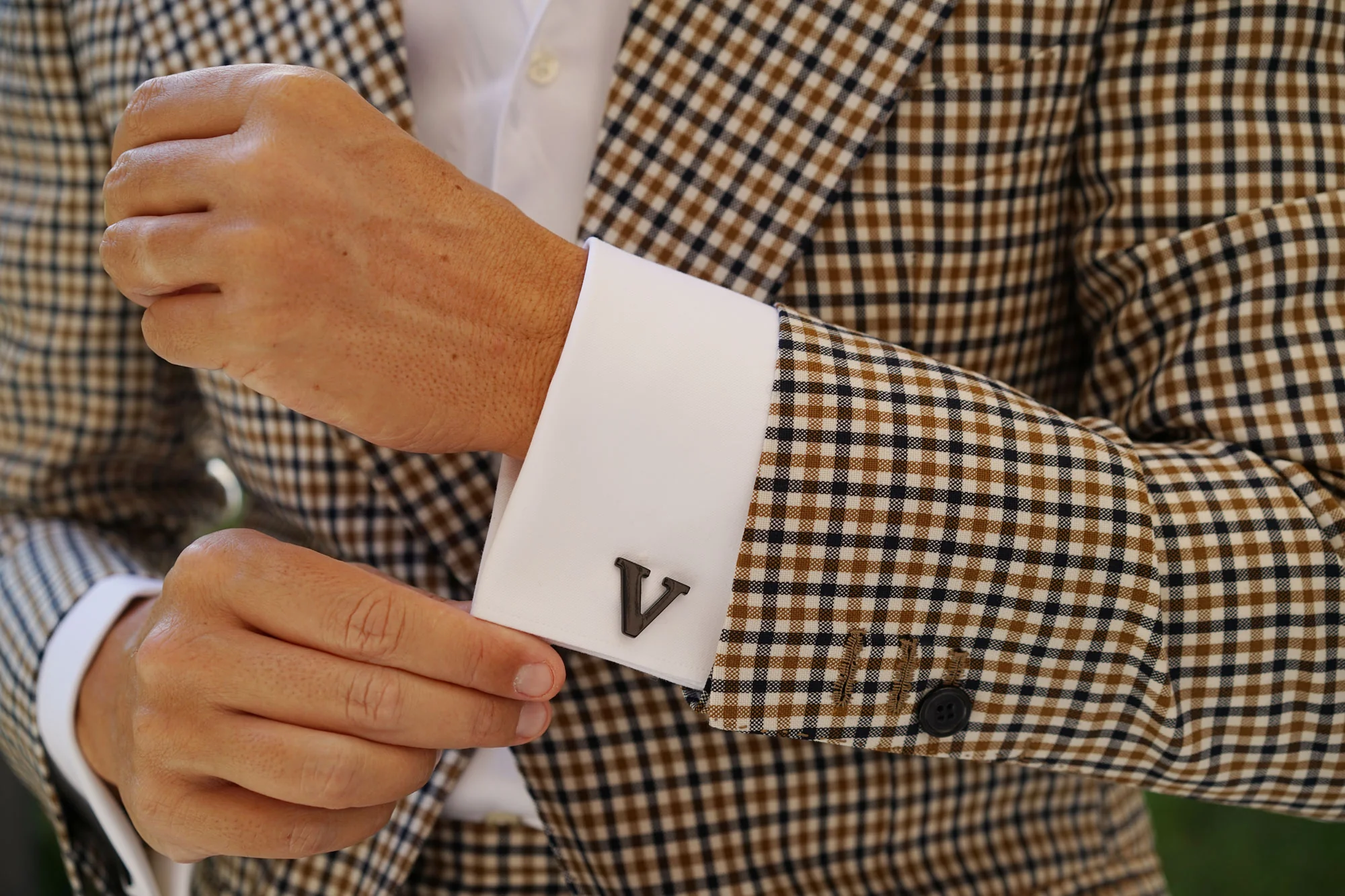 Black And Gold Letter V Cufflinks - Image 8