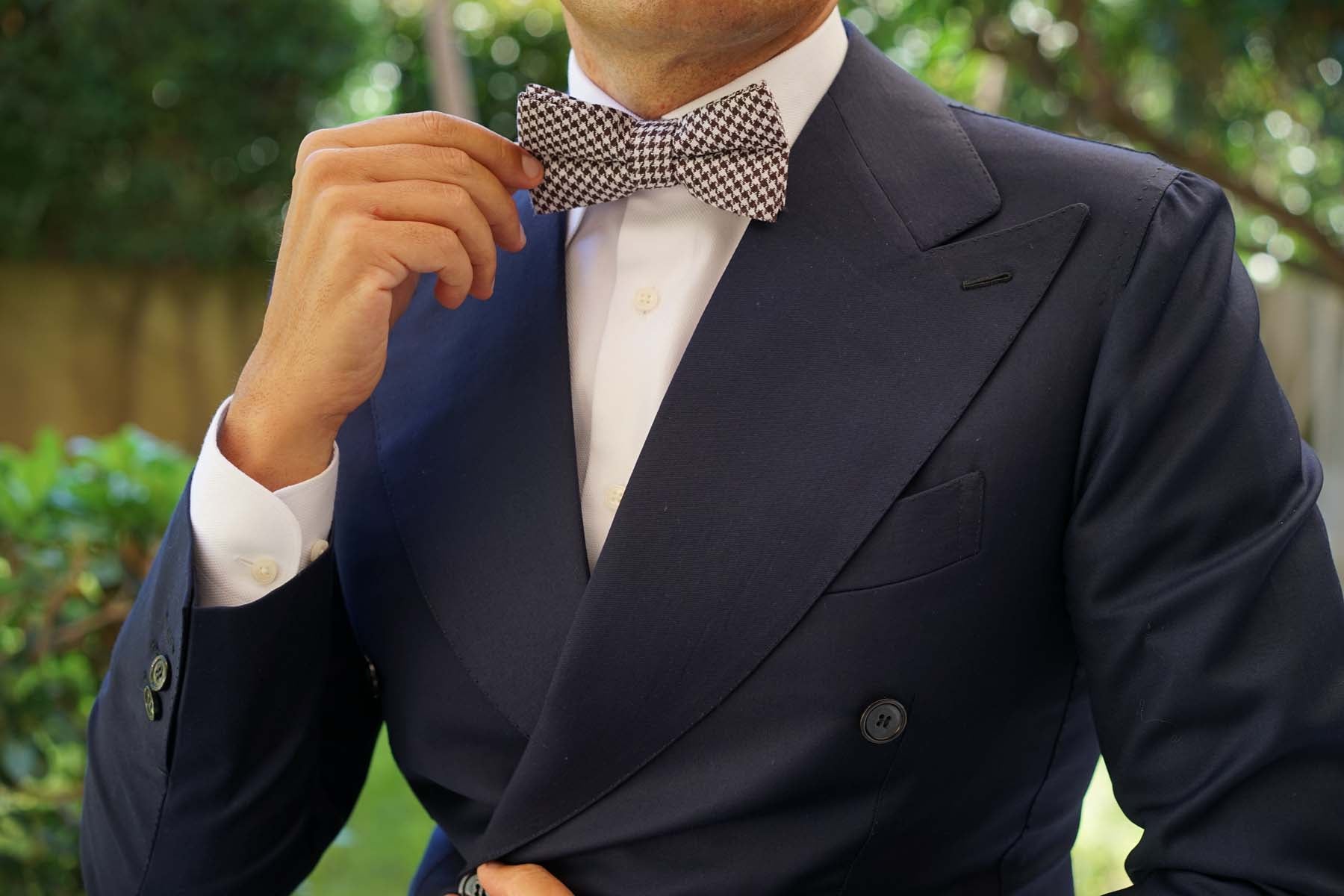 Cappuccino Houndstooth Brown Linen Bow Tie - Image 10