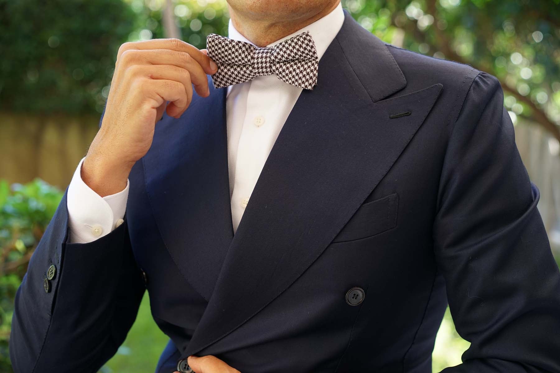 Cappuccino Houndstooth Brown Linen Bow Tie - Image 3