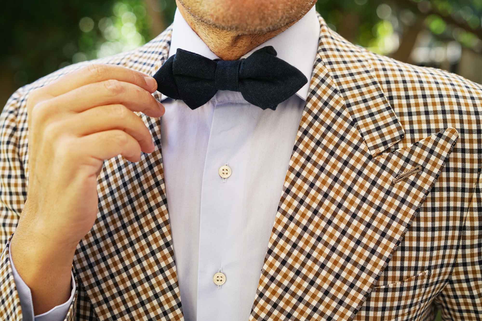 Don Quixote Navy Textured Linen Diamond Bow Tie - Image 8