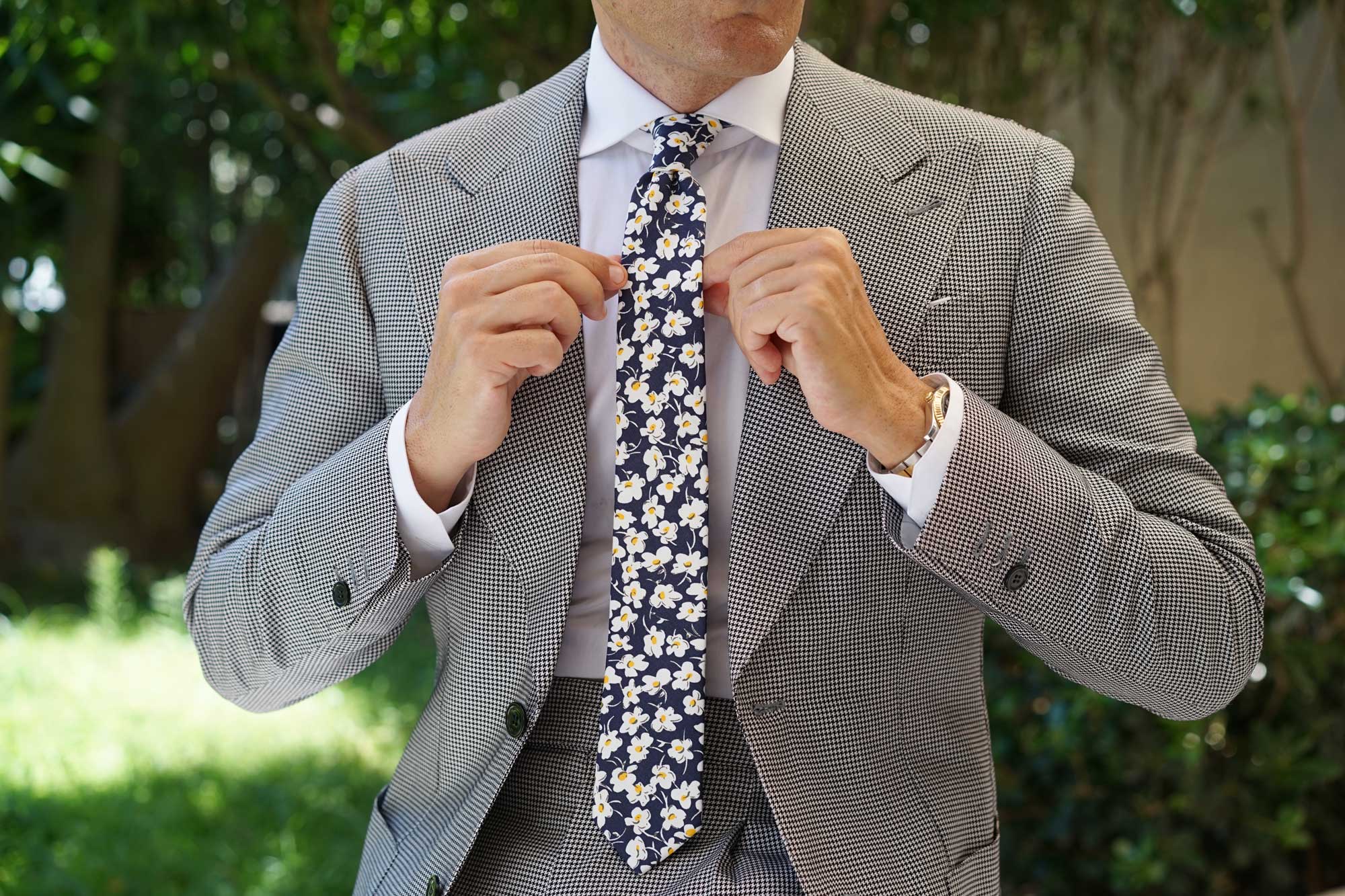 Kitakyushu Daffodil Floral Skinny Tie - Image 4