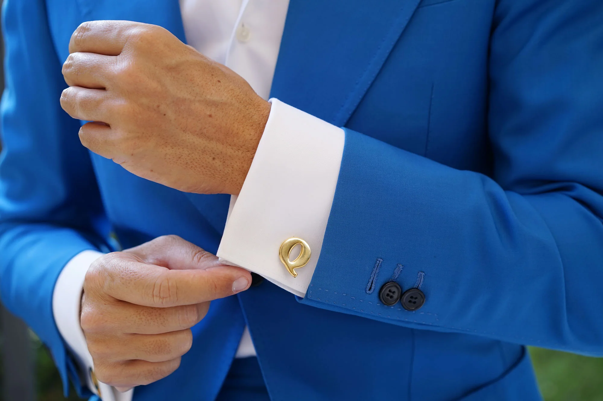 Letter Q Gold Cufflinks - Image 9
