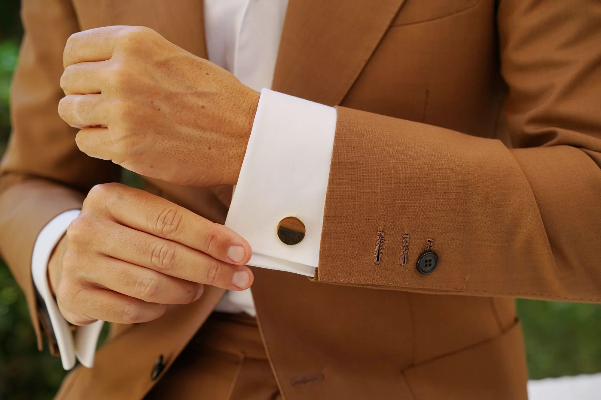 Liotta Gold Circle Cufflinks - Image 7