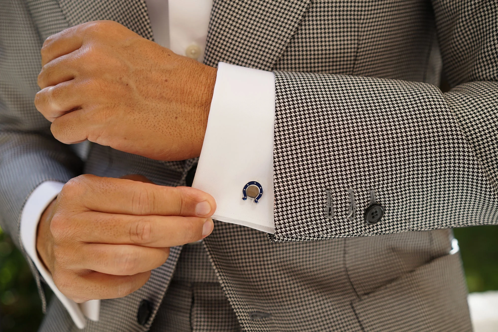 Lucky Race Horseshoe Cufflinks - Image 5