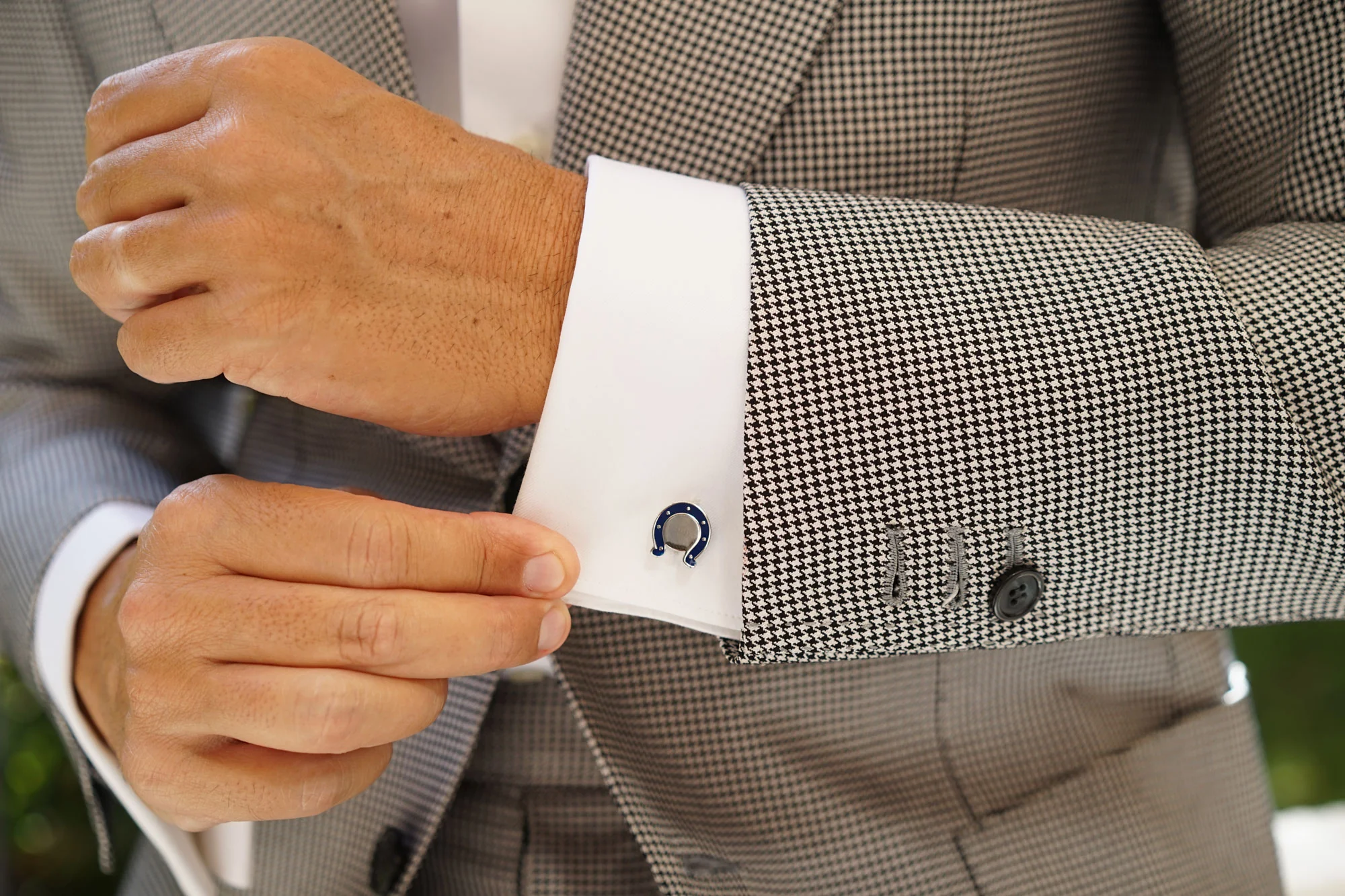 Lucky Race Horseshoe Cufflinks - Image 6