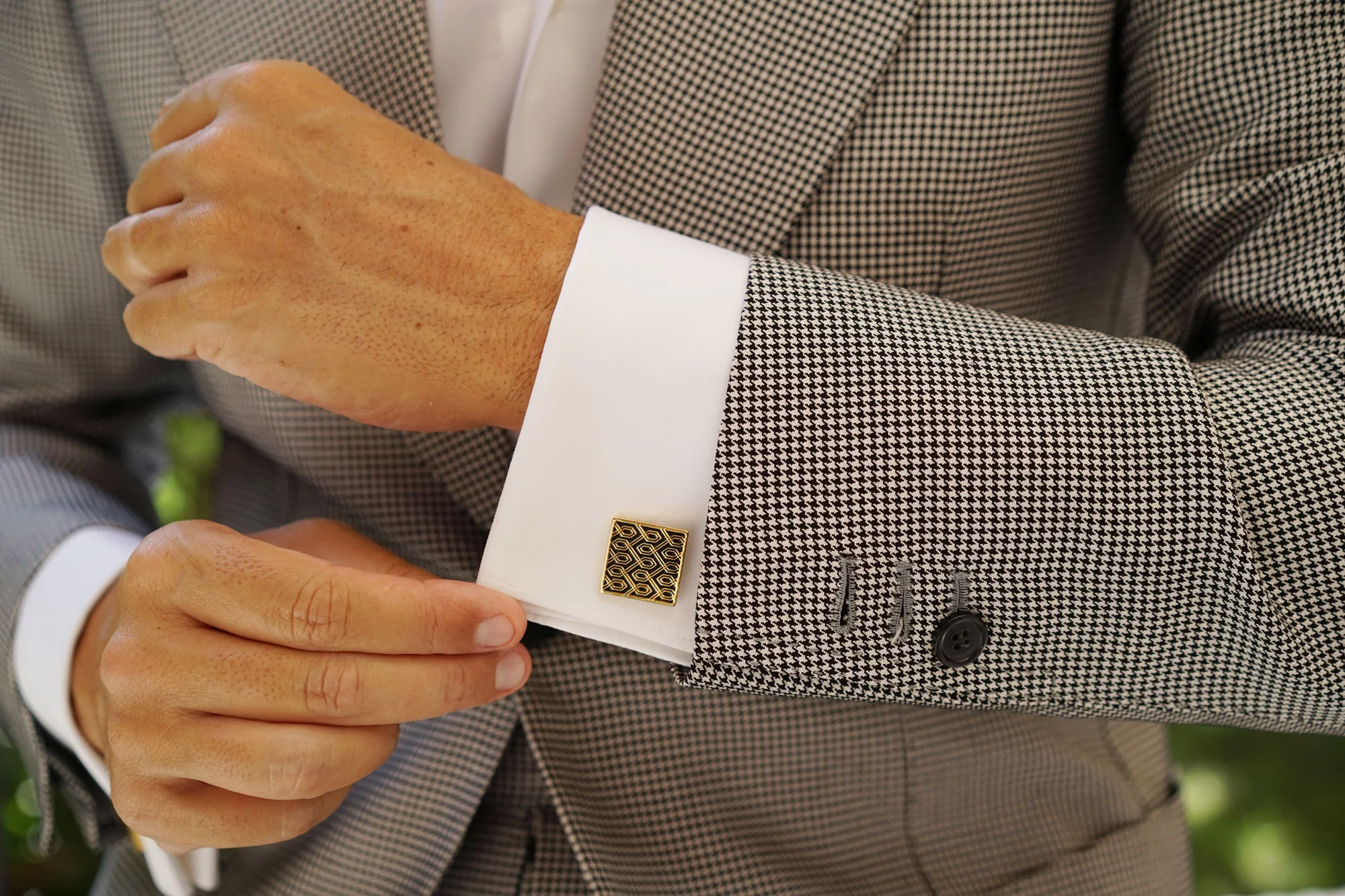 Mr Torrance Gold Cufflinks - Image 7