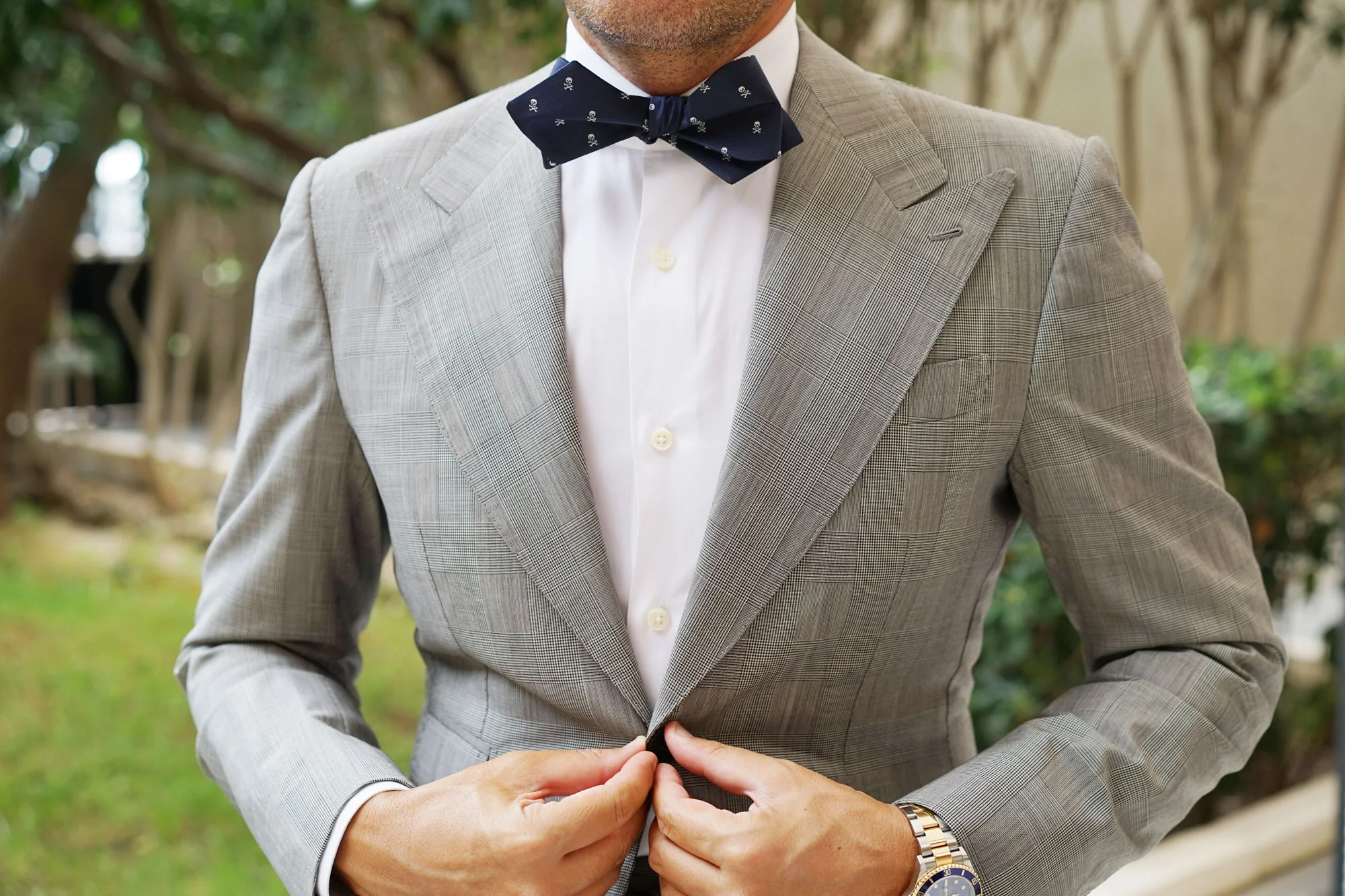 Navy Blue Pirate Skull Self Tie Diamond Tip Bow Tie - Image 6