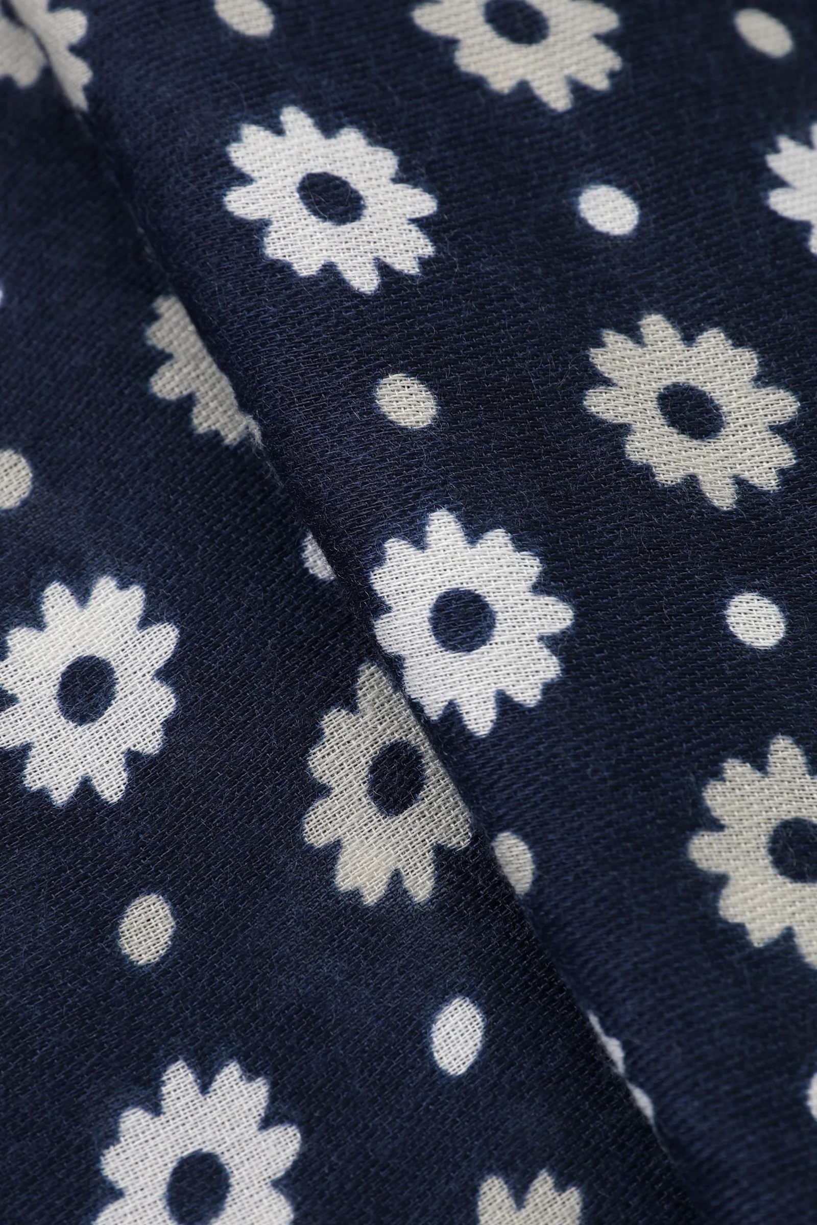 Navy Moonlight White Daisy Scarf - Image 2