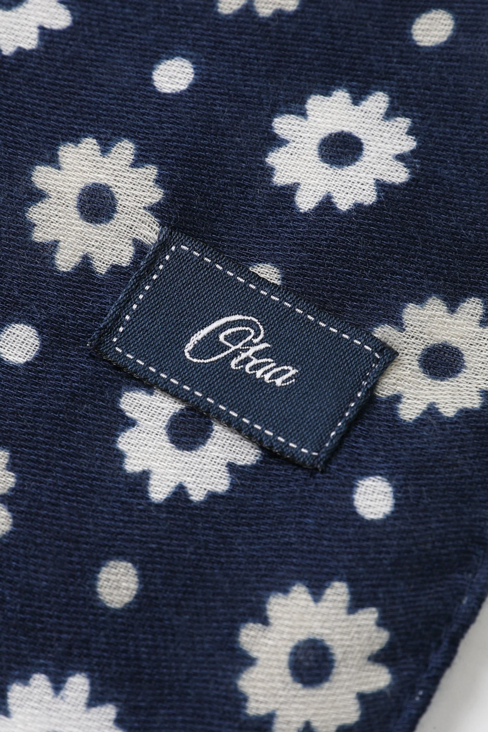 Navy Moonlight White Daisy Scarf - Image 3