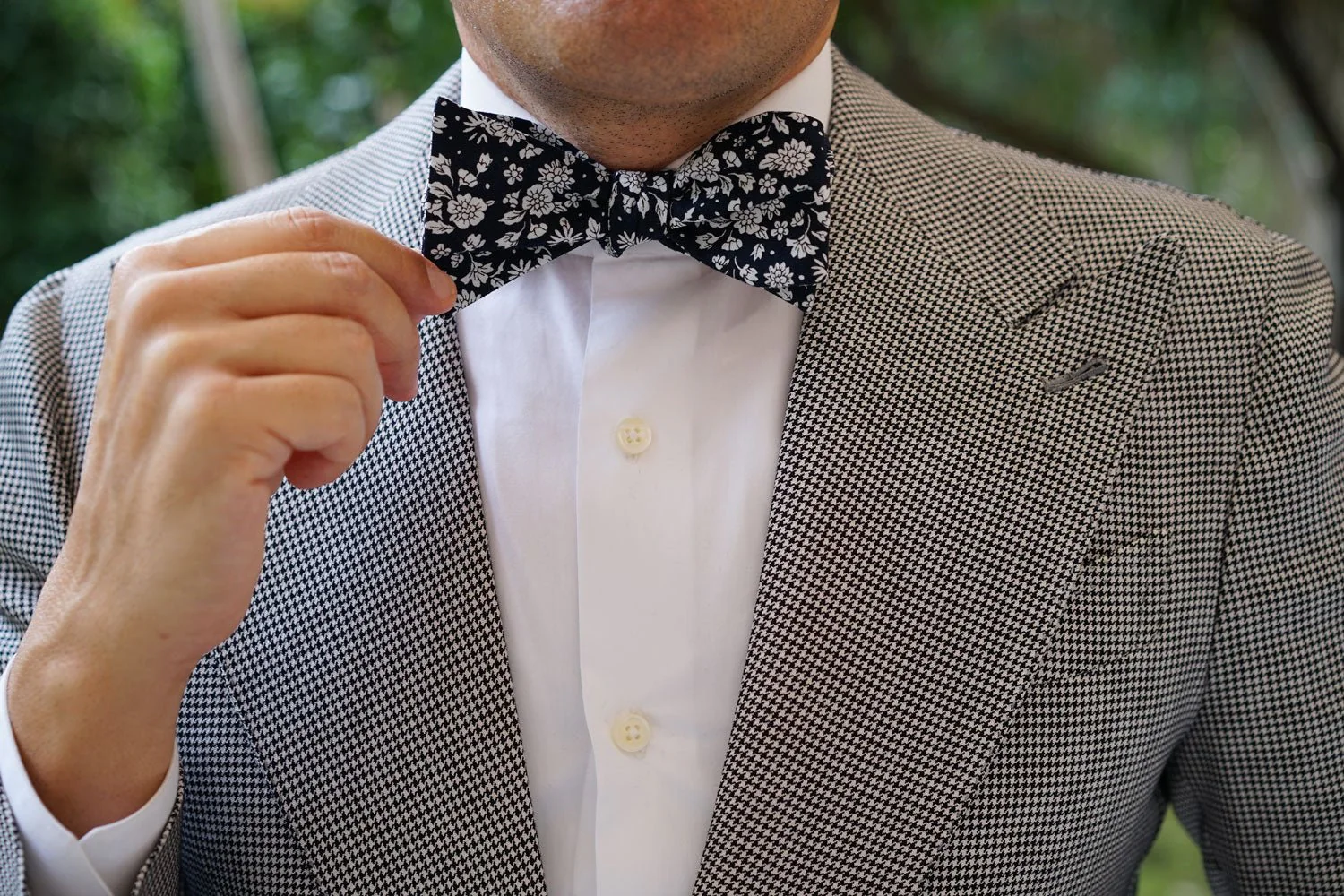 Seoul Forest Dark Navy Floral Self Bow Tie - Image 10