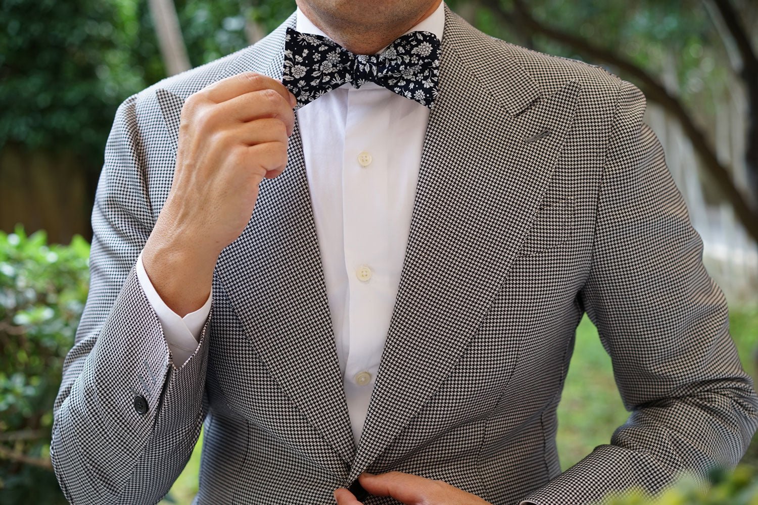 Seoul Forest Dark Navy Floral Self Bow Tie - Image 9